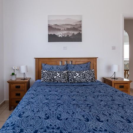 Beautiful 2 Bed Apartment In Paphos Cyprus Eksteriør billede